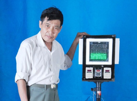 Ông Nghĩa và chiếc đèn tín hiệu giao thông di động