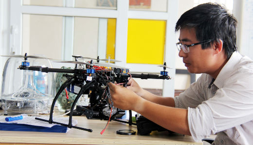 Tác giả Nguyễn Quang Huy và Thiết bị bay RC – Quadrotor 