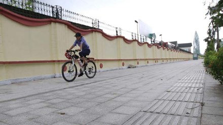 Đề xuất dùng gạch giả đá lát vỉa hè Hà Nội